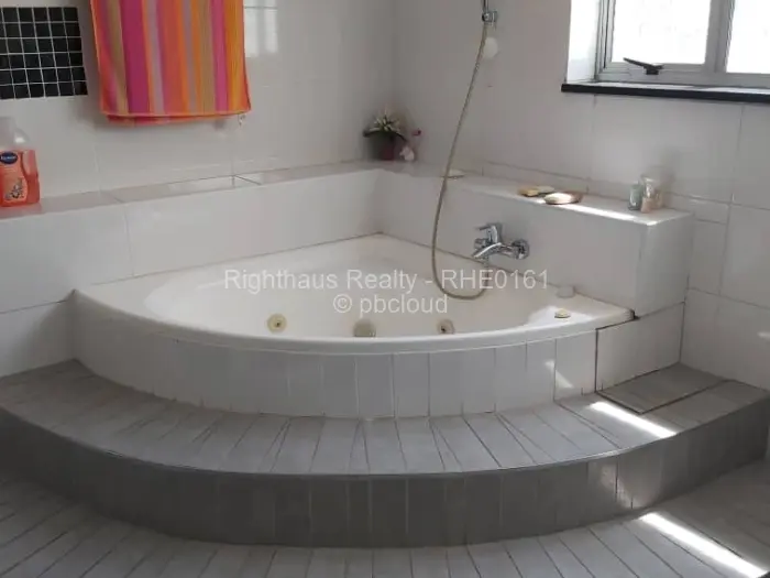 5 Bedroom House for Sale in Glen Lorne, Harare