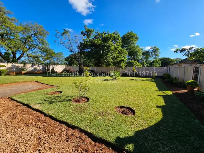4 Bedroom House for Sale in Kumalo, Bulawayo