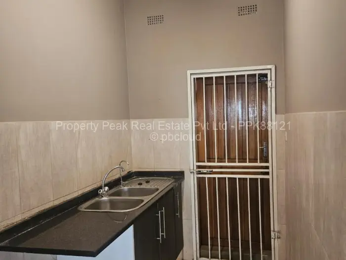 Flat/Apartment to Rent in Newlands, Harare
