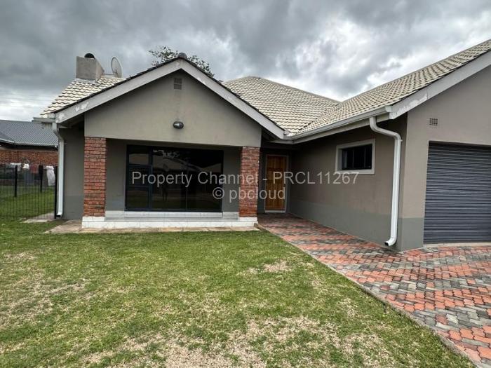 Townhouse/Cluster to Rent in Newlands, Harare