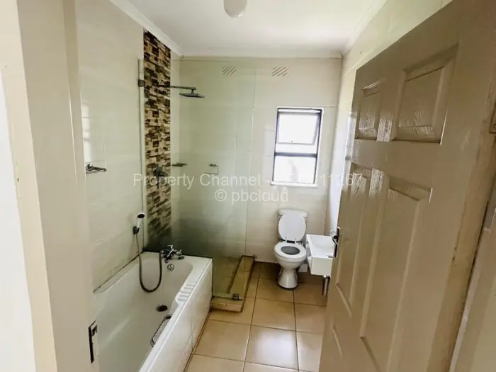 Townhouse/Cluster to Rent in Newlands, Harare