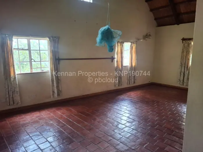 3 Bedroom House for Sale in Mazvikadei, Mazvikadei