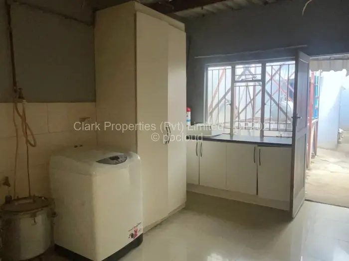 Retail/Shop for Sale in Chitungwiza, Chitungwiza
