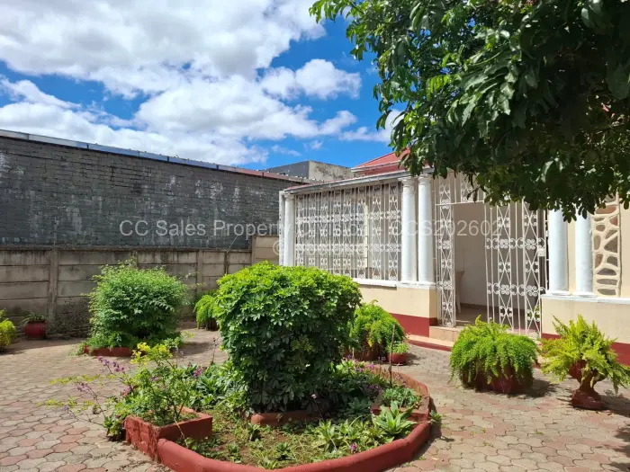 4 Bedroom House for Sale in Bulawayo City Centre, Bulawayo