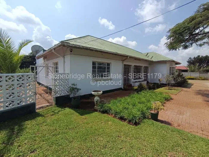 4 Bedroom House to Rent in Famona, Bulawayo