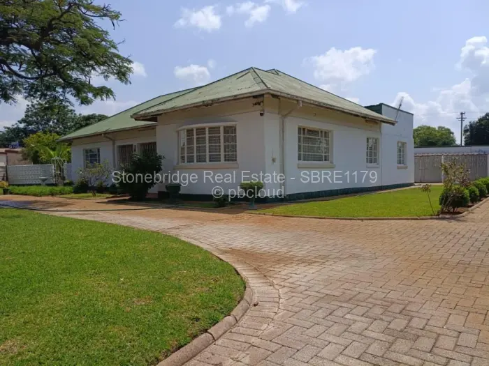 4 Bedroom House to Rent in Famona, Bulawayo