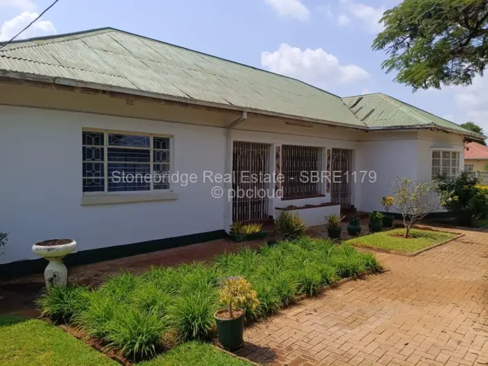 4 Bedroom House to Rent in Famona, Bulawayo