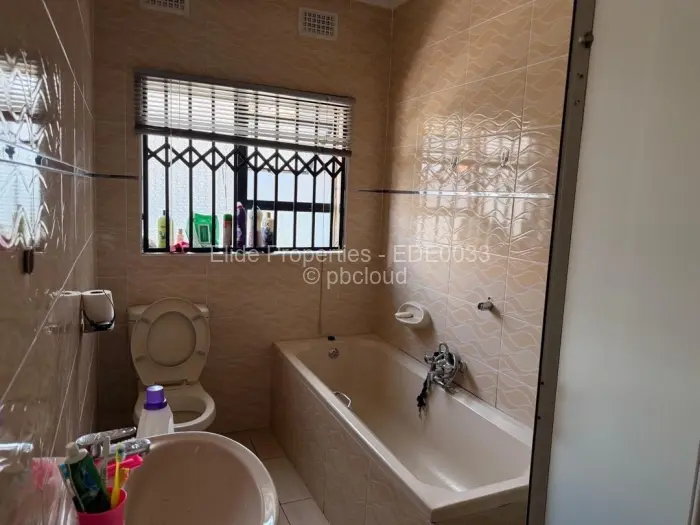 4 Bedroom House for Sale in Mabvazuva Estates, Ruwa