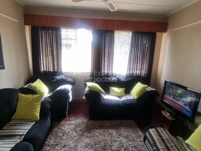 4 Bedroom House for Sale in Trenance, Bulawayo