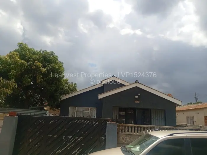 6 Bedroom House for Sale in Budiriro, Harare