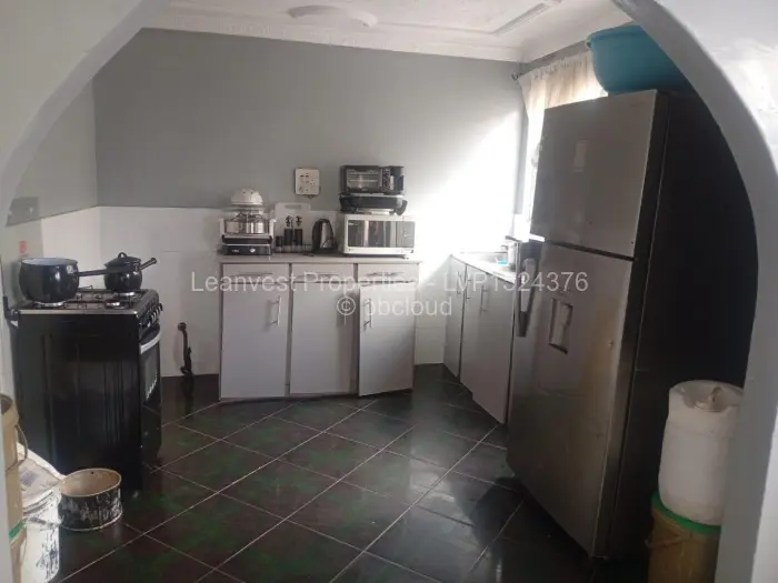 6 Bedroom House for Sale in Budiriro, Harare