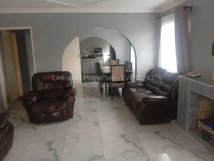 6 Bedroom House for Sale in Budiriro, Harare