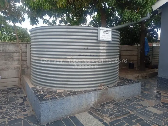 6 Bedroom House for Sale in Budiriro, Harare