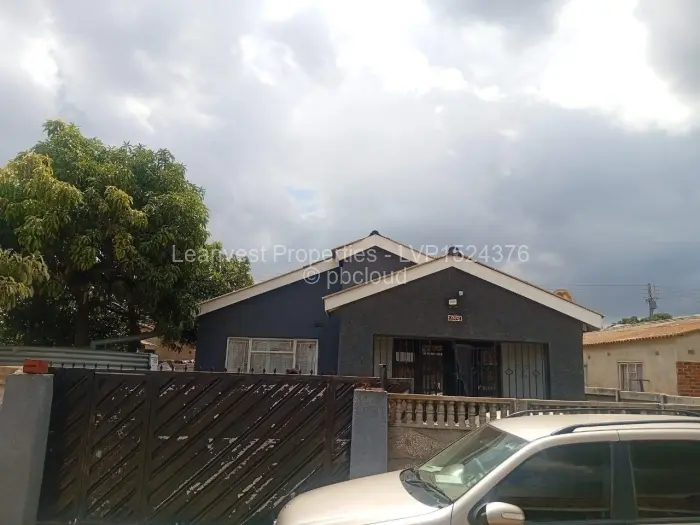 6 Bedroom House for Sale in Budiriro, Harare