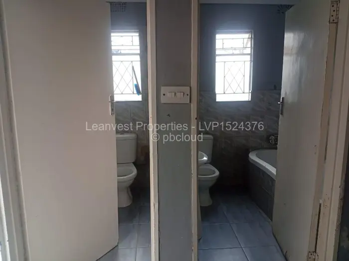 6 Bedroom House for Sale in Budiriro, Harare