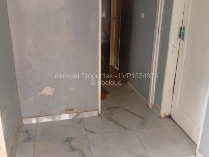 6 Bedroom House for Sale in Budiriro, Harare