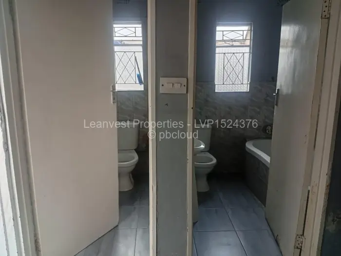 6 Bedroom House for Sale in Budiriro, Harare