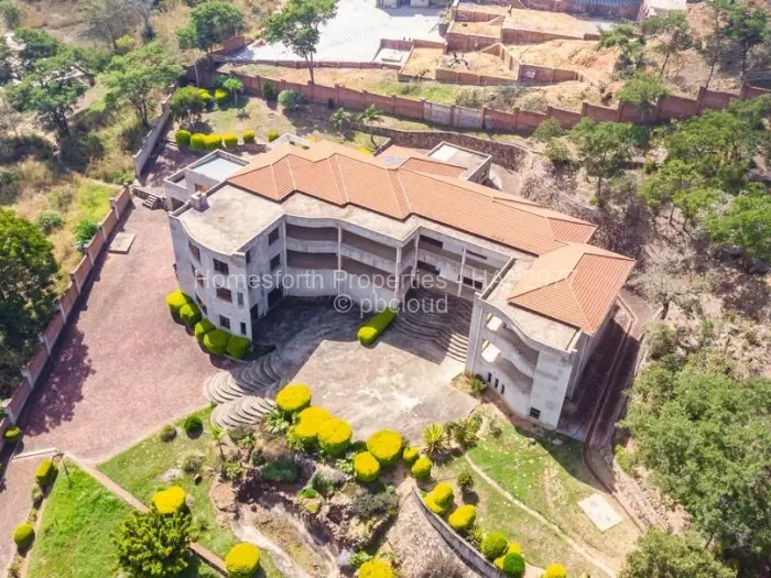 6 Bedroom House for Sale in Carrick Creagh Estate, Harare