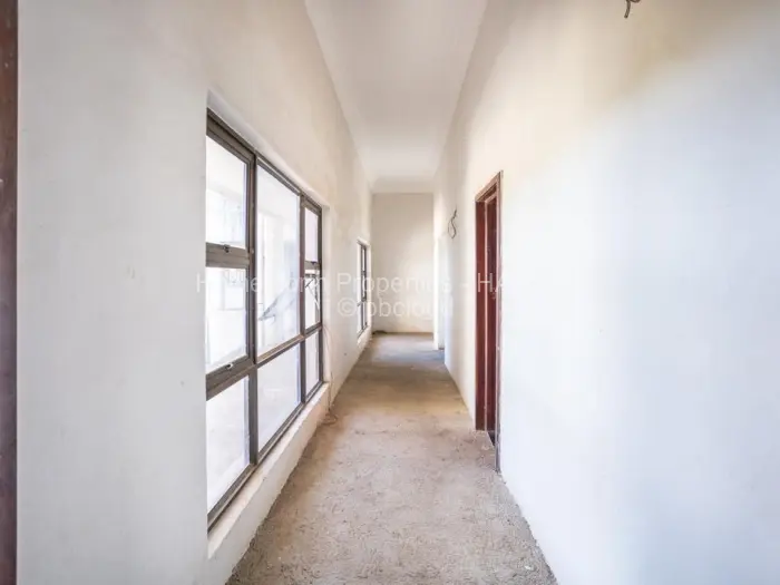 6 Bedroom House for Sale in Carrick Creagh Estate, Harare