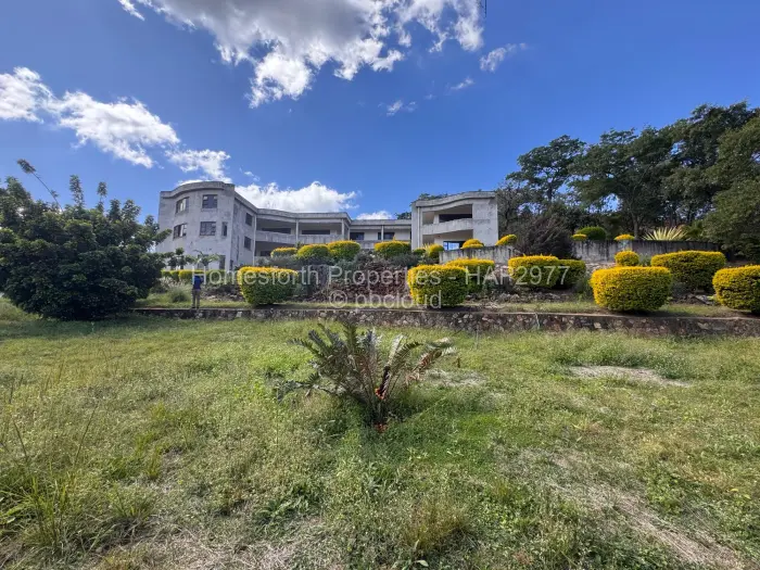 6 Bedroom House for Sale in Carrick Creagh Estate, Harare