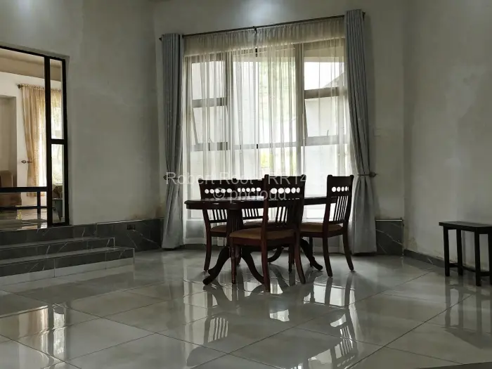 6 Bedroom House for Sale in Carrick Creagh Estate, Harare