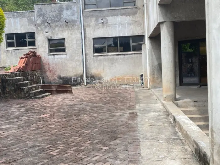 8 Bedroom House for Sale in Carrick Creagh Estate, Harare