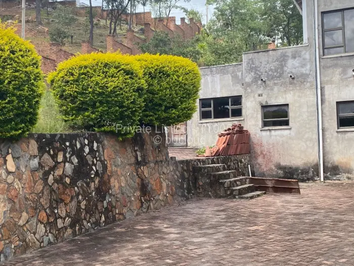 8 Bedroom House for Sale in Carrick Creagh Estate, Harare