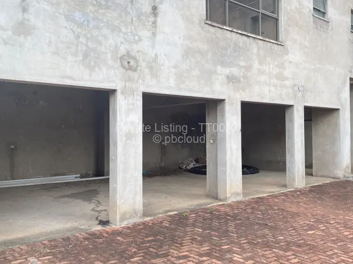 8 Bedroom House for Sale in Carrick Creagh Estate, Harare