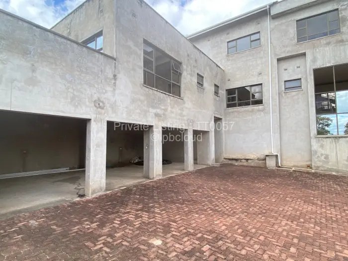 8 Bedroom House for Sale in Carrick Creagh Estate, Harare