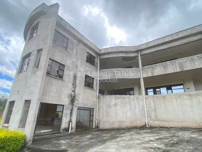 8 Bedroom House for Sale in Carrick Creagh Estate, Harare