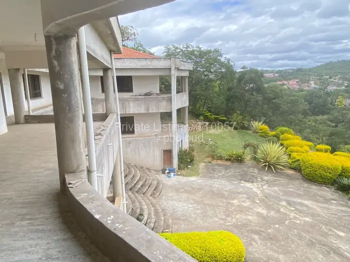 8 Bedroom House for Sale in Carrick Creagh Estate, Harare