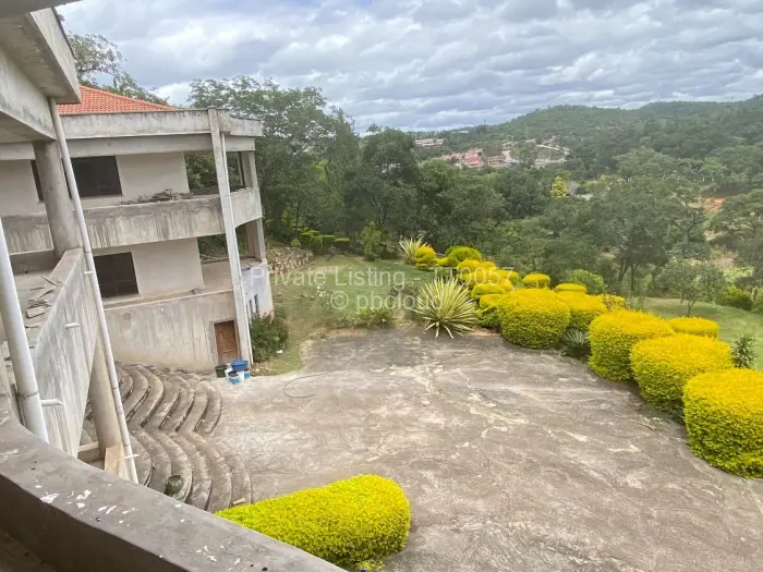 8 Bedroom House for Sale in Carrick Creagh Estate, Harare