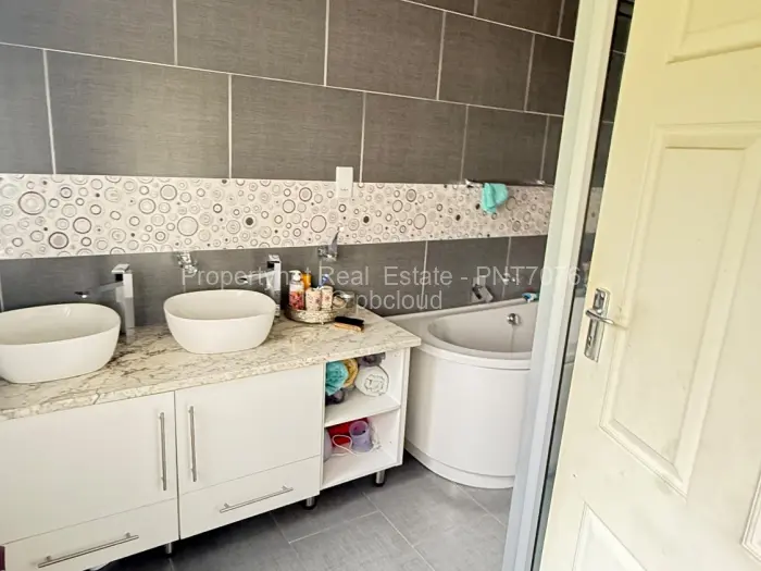 5 Bedroom House for Sale in Mandara, Harare