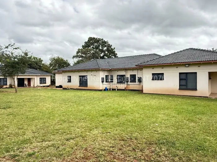 5 Bedroom House for Sale in Mandara, Harare