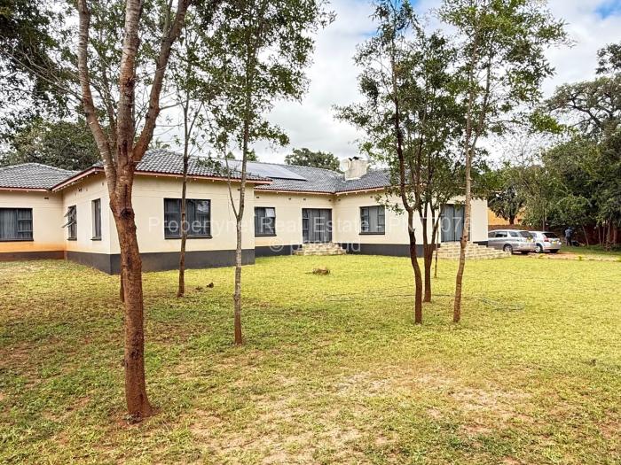 5 Bedroom House for Sale in Mandara, Harare