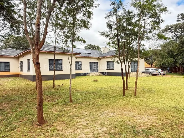 5 Bedroom House for Sale in Mandara, Harare