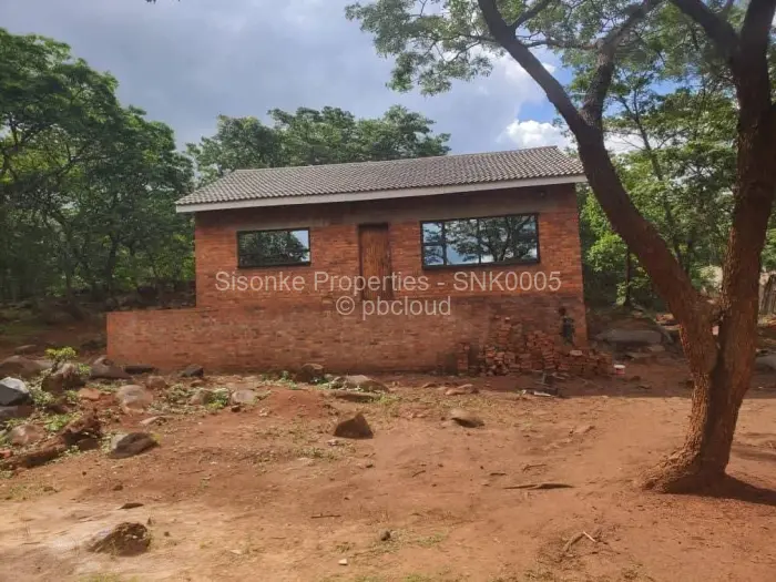 2 Bedroom Cottage/Garden Flat for Sale in Bluff Hill, Harare