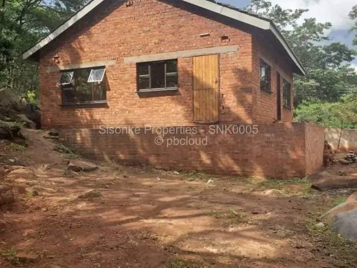 2 Bedroom Cottage/Garden Flat for Sale in Bluff Hill, Harare