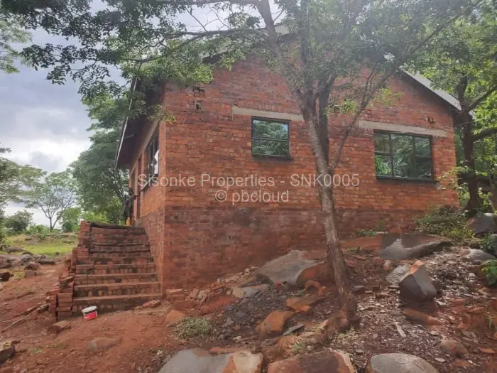 2 Bedroom Cottage/Garden Flat for Sale in Bluff Hill, Harare