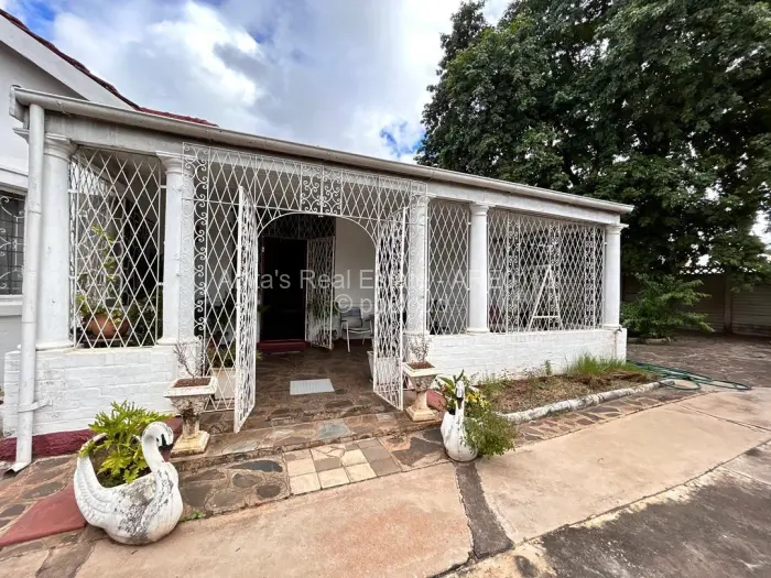 2 Bedroom House for Sale in Parkview, Bulawayo