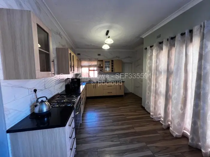 6 Bedroom House for Sale in Victoria Falls, Victoria Falls