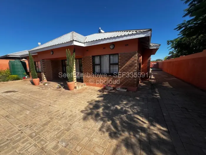 6 Bedroom House for Sale in Victoria Falls, Victoria Falls