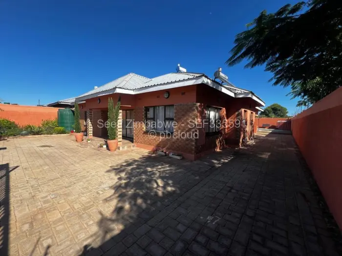 6 Bedroom House for Sale in Victoria Falls, Victoria Falls
