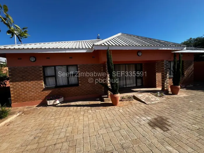 6 Bedroom House for Sale in Victoria Falls, Victoria Falls