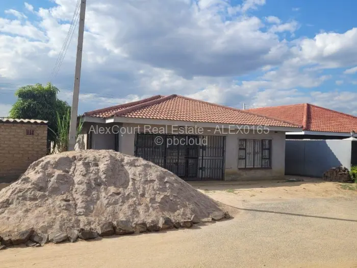 4 Bedroom House for Sale in Budiriro, Harare