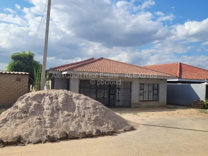 4 Bedroom House for Sale in Budiriro, Harare