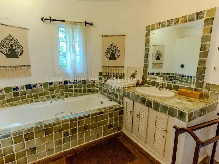 6 Bedroom House for Sale in Shawasha Hills, Harare