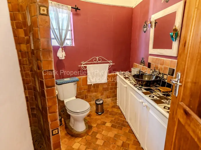 6 Bedroom House for Sale in Shawasha Hills, Harare