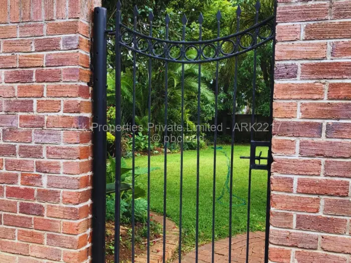 4 Bedroom House for Sale in Alexandra Park, Harare