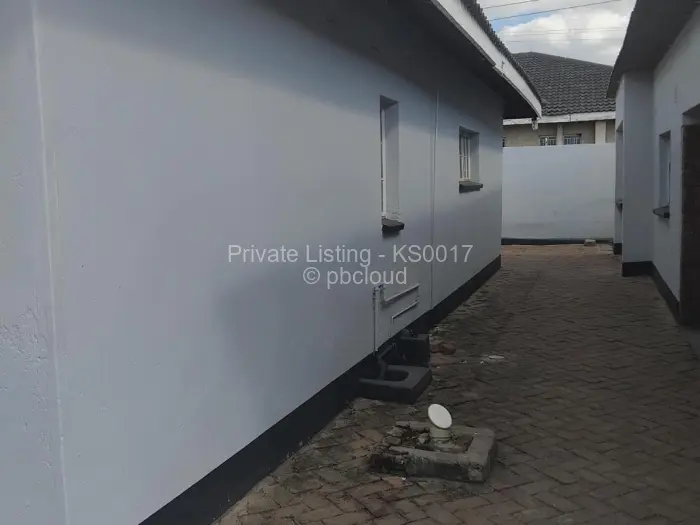 3 Bedroom House to Rent in Mainway Meadows